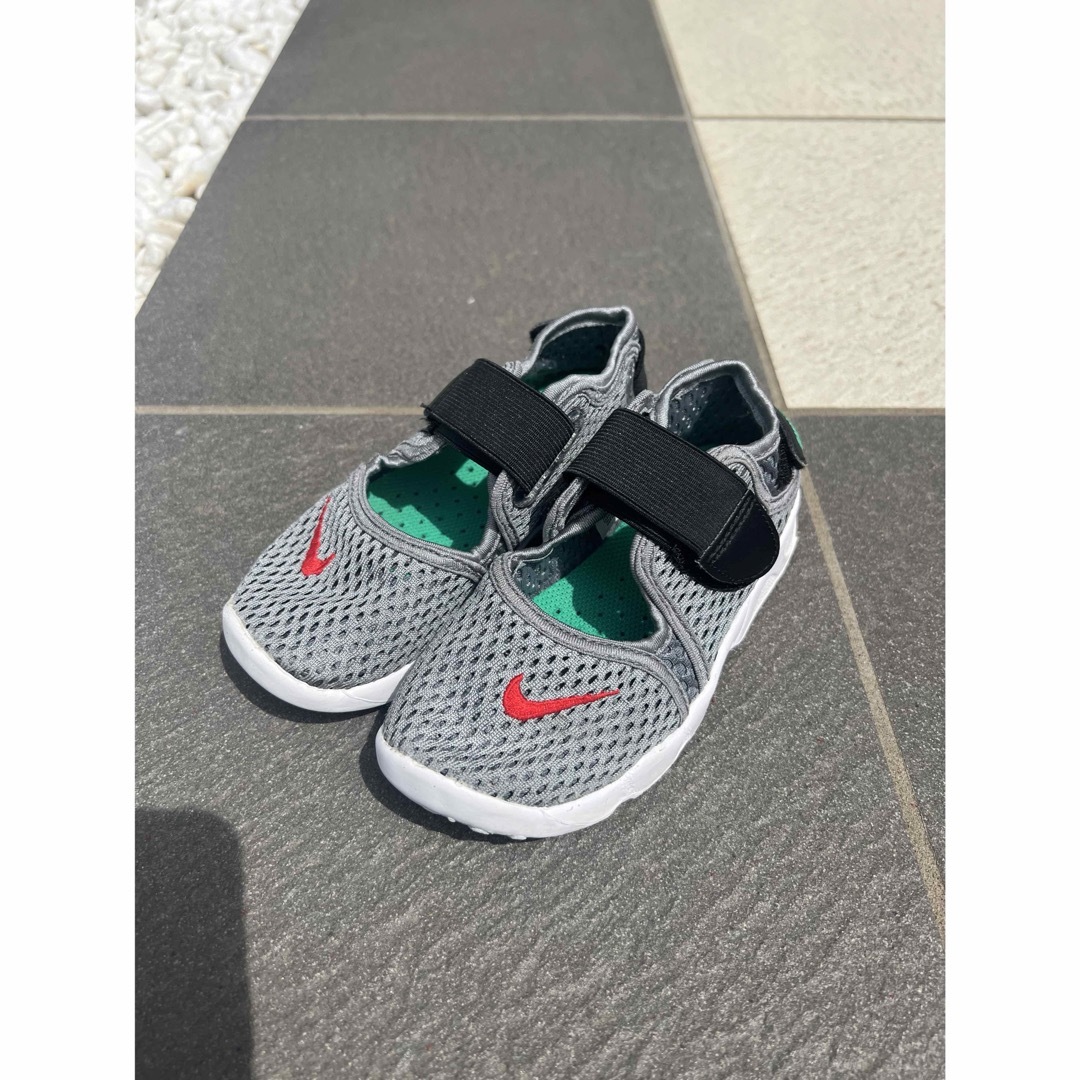 NIKE(ナイキ)のナイキ　サンダル　15センチ キッズ/ベビー/マタニティのキッズ靴/シューズ(15cm~)(サンダル)の商品写真