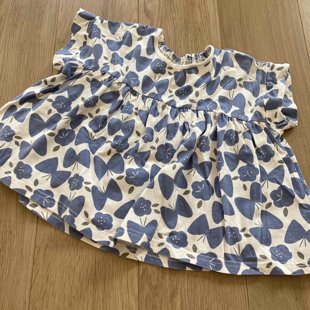 futafuta(フタフタ)のフタフタ　蝶々柄　半袖　カットソー　花　100 キッズ/ベビー/マタニティのキッズ服女の子用(90cm~)(Tシャツ/カットソー)の商品写真