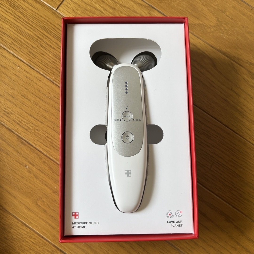 medicube AGE-R DERM EMS SHOT スマホ/家電/カメラの美容/健康(フェイスケア/美顔器)の商品写真