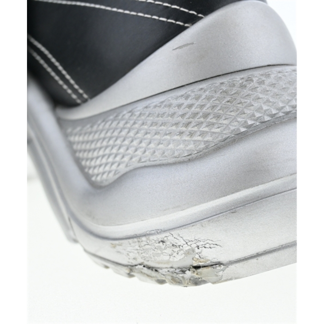LOUIS VUITTON(ルイヴィトン)のLOUIS VUITTON スニーカー EU38(24.5cm位) 黒x白 【古着】【中古】 レディースの靴/シューズ(スニーカー)の商品写真