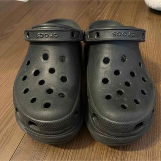 クロックス(crocs)の【23cm】クロックス　厚底　サンダル(サンダル)