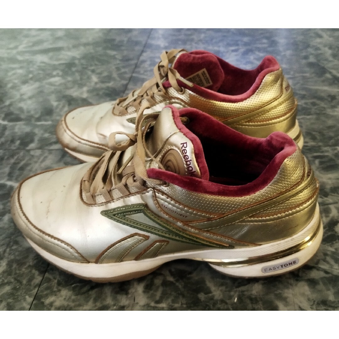 Reebok(リーボック)のリーボック　イージートーン　スニーカー  ゴールド　エンジ　23.5cm レディースの靴/シューズ(スニーカー)の商品写真