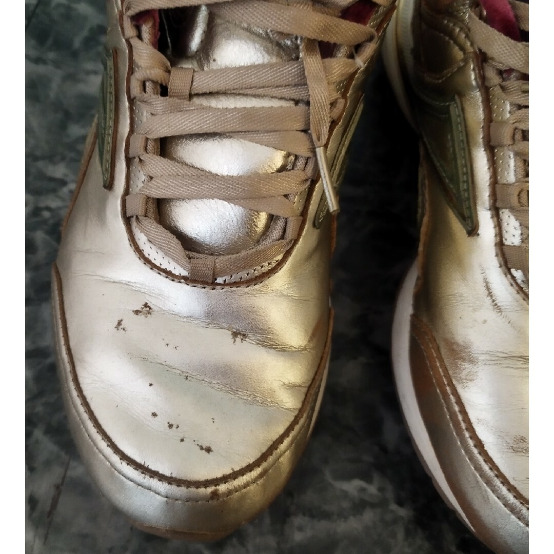 Reebok(リーボック)のリーボック　イージートーン　スニーカー  ゴールド　エンジ　23.5cm レディースの靴/シューズ(スニーカー)の商品写真