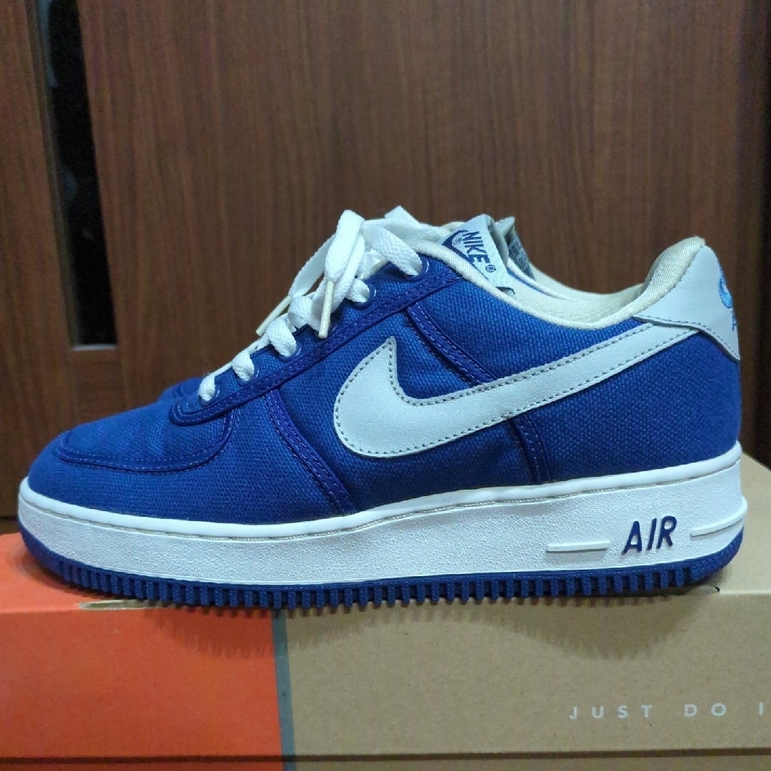 NIKE(ナイキ)のNIKE AIR FORCE 1 CANVAS メンズの靴/シューズ(スニーカー)の商品写真