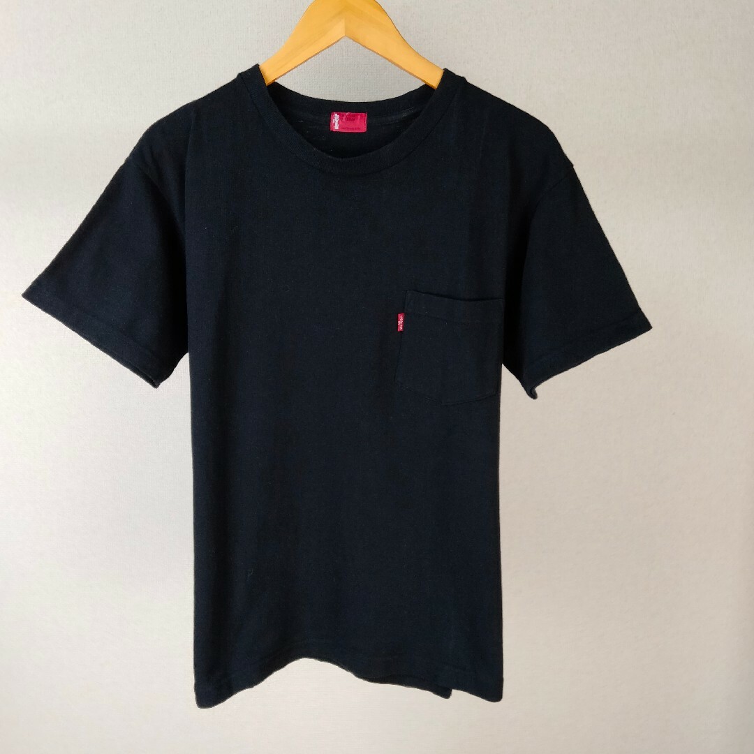 Levi's(リーバイス)のリーバイス　levi's シンプル　ブラック　tシャツ  半袖　アメカジ　古着 メンズのトップス(Tシャツ/カットソー(半袖/袖なし))の商品写真