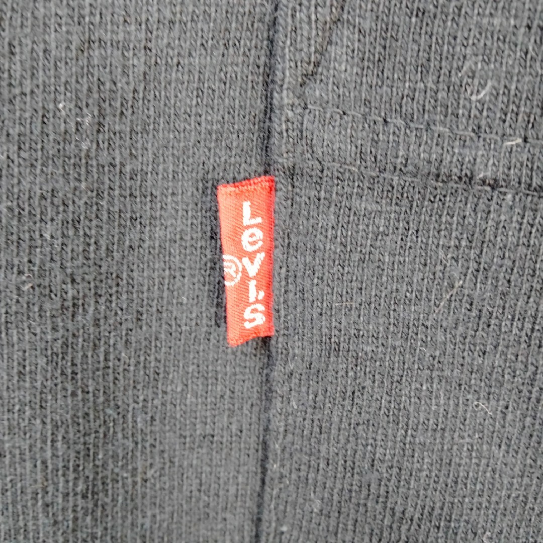 Levi's(リーバイス)のリーバイス　levi's シンプル　ブラック　tシャツ  半袖　アメカジ　古着 メンズのトップス(Tシャツ/カットソー(半袖/袖なし))の商品写真