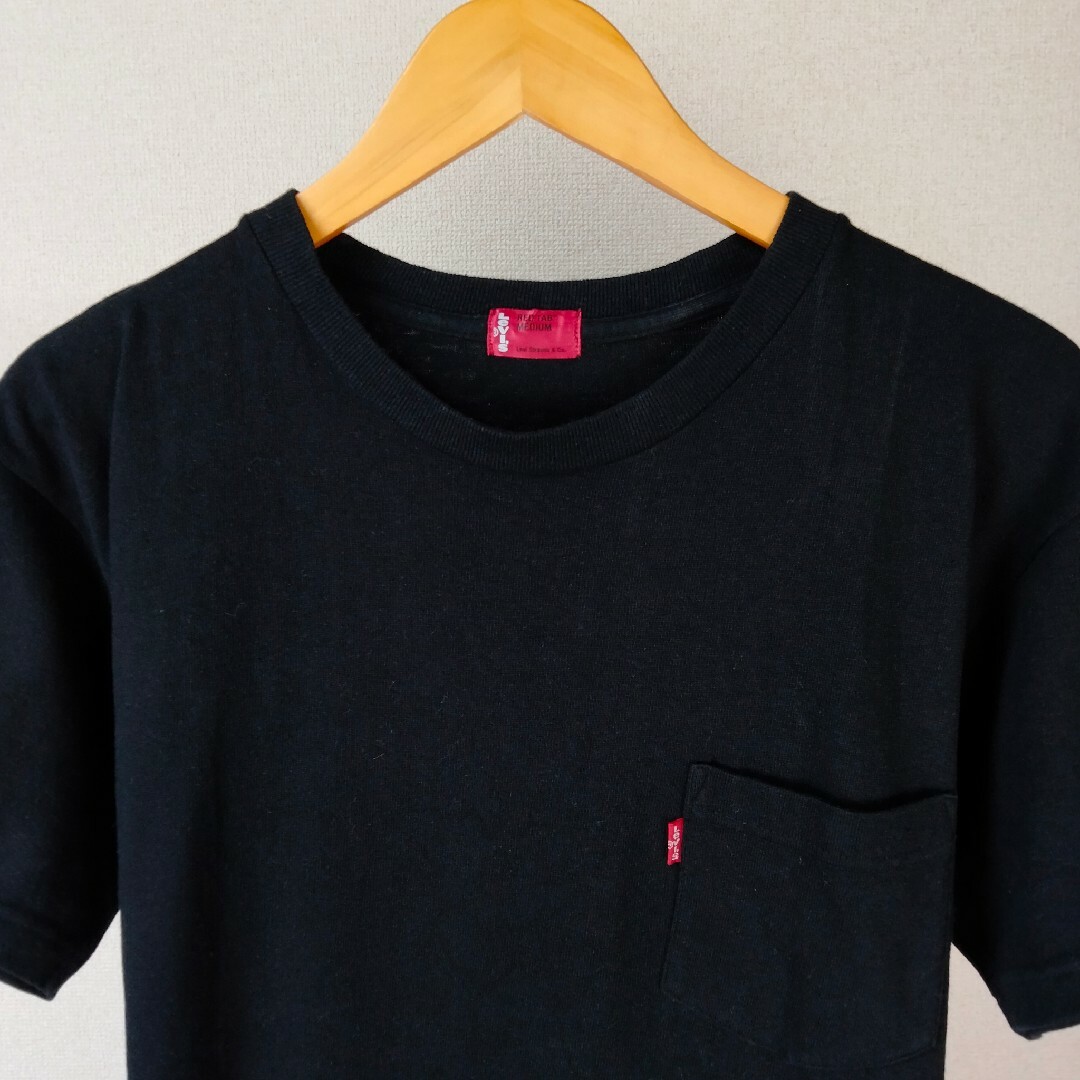 Levi's(リーバイス)のリーバイス　levi's シンプル　ブラック　tシャツ  半袖　アメカジ　古着 メンズのトップス(Tシャツ/カットソー(半袖/袖なし))の商品写真