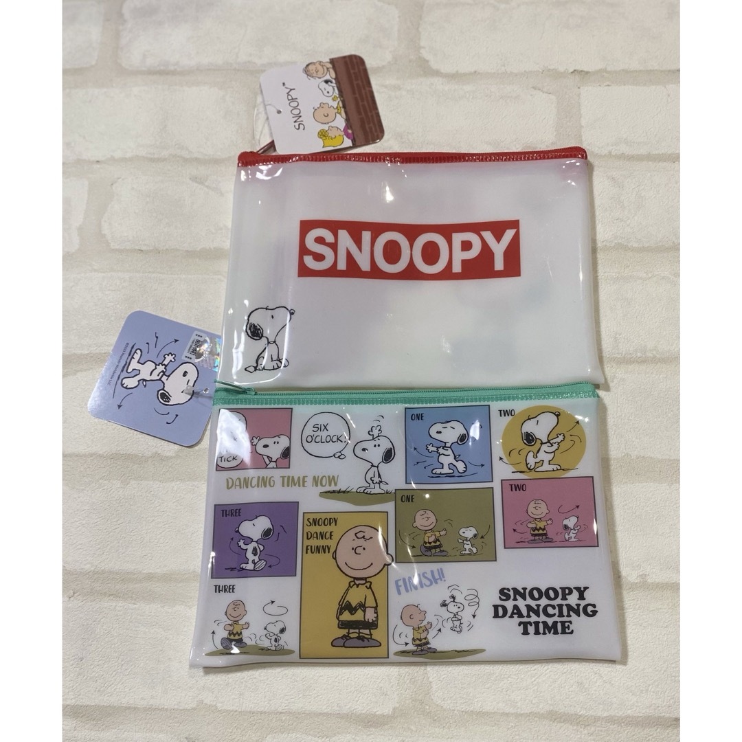 PEANUTS(ピーナッツ)の新品 SNOOPY  フラットポーチ  2個セット スヌーピー エンタメ/ホビーのおもちゃ/ぬいぐるみ(キャラクターグッズ)の商品写真