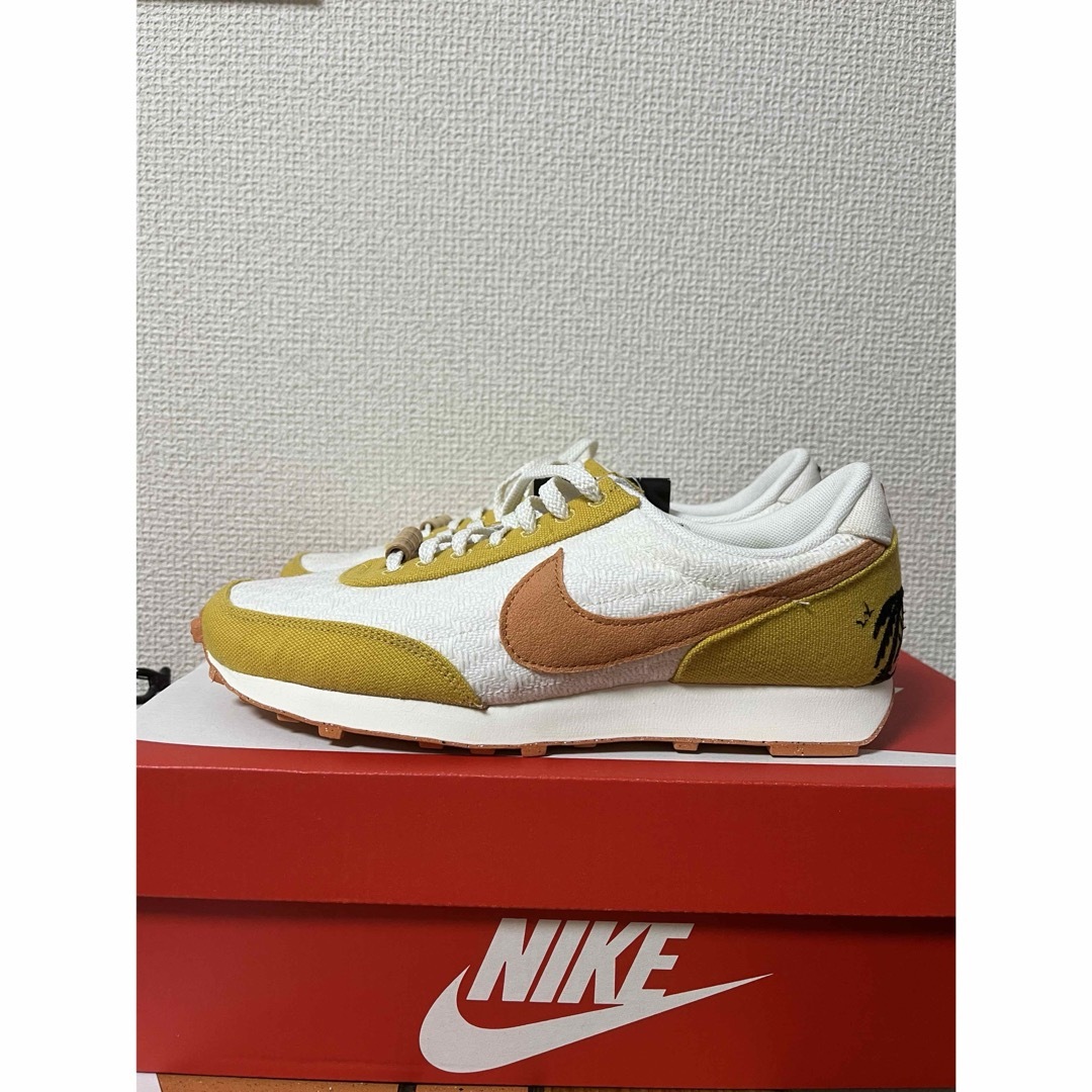 NIKE(ナイキ)のNIKE デイブレイクSE　24cm イエロー／ホワイト レディースの靴/シューズ(スニーカー)の商品写真