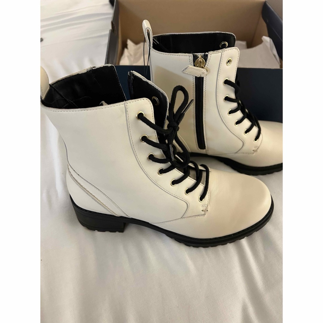 Cole Haan(コールハーン)のCOKEHAAN Camea White Boot レディースの靴/シューズ(その他)の商品写真