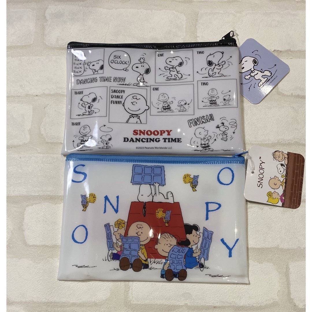 PEANUTS(ピーナッツ)の新品 SNOOPY  フラットポーチ  2個セット スヌーピー エンタメ/ホビーのおもちゃ/ぬいぐるみ(キャラクターグッズ)の商品写真