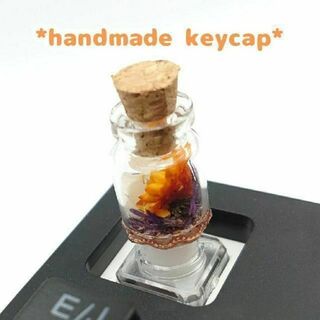 自作キーキャップ ガラスの小瓶 真鍮色のお花 キートップ　ガラス keycap(PC周辺機器)