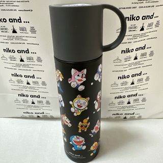 niko and... - 新品　ニコアンド ドラえもん ニコアンド 総柄 コップ付き ステンレスボトル