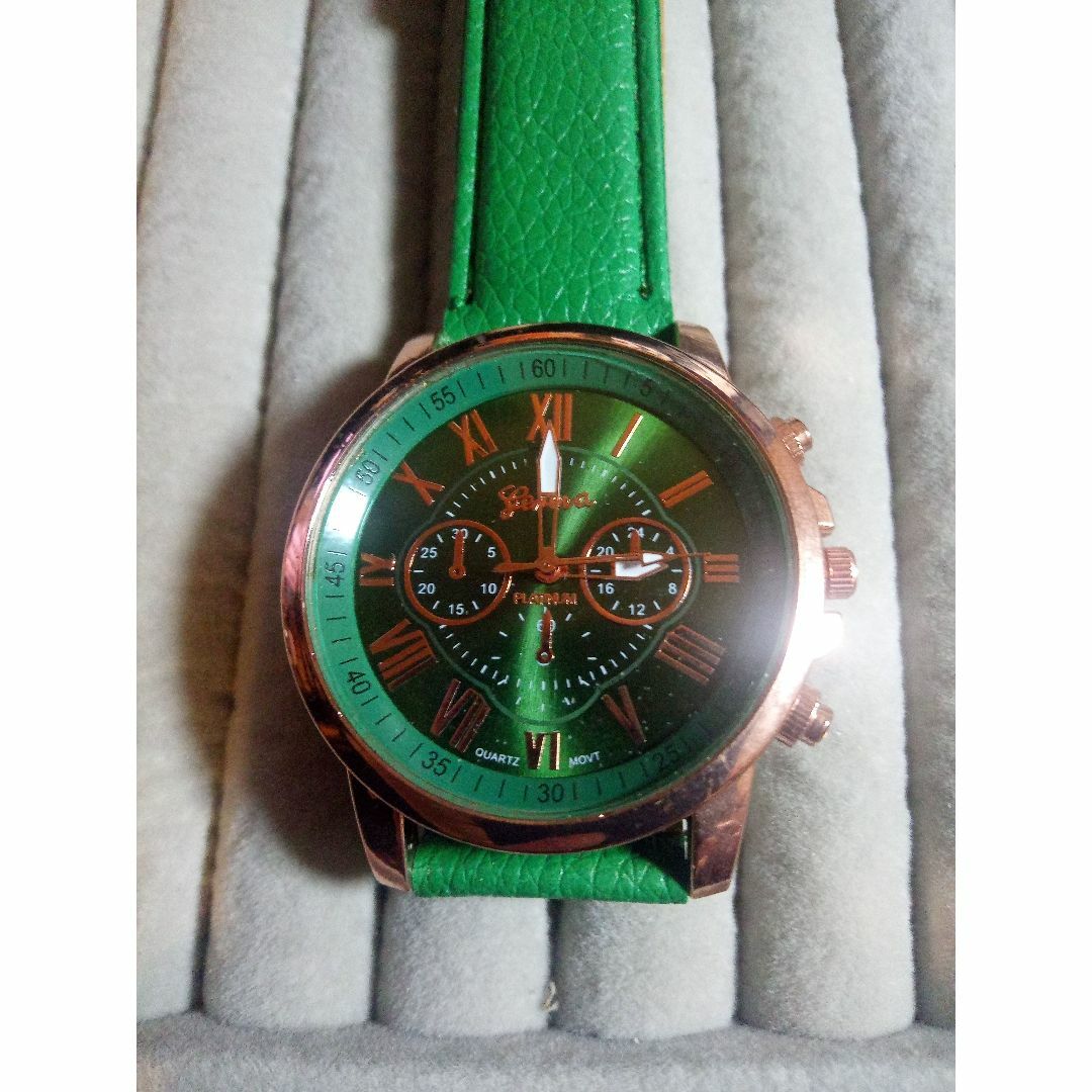 レディースウォッチ　グリーン　ラウンド型　クオーツ式 レディースのファッション小物(腕時計)の商品写真