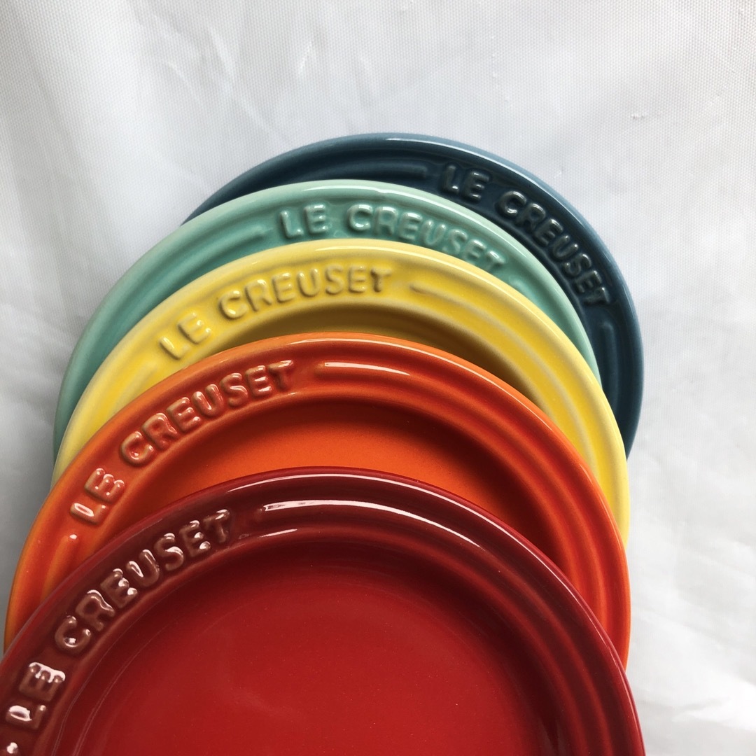 LE CREUSET(ルクルーゼ)のル・クルーゼ　ミニ・ラウンド・プレート(レインボー) 5枚セット【新品/未使用】 インテリア/住まい/日用品のキッチン/食器(食器)の商品写真