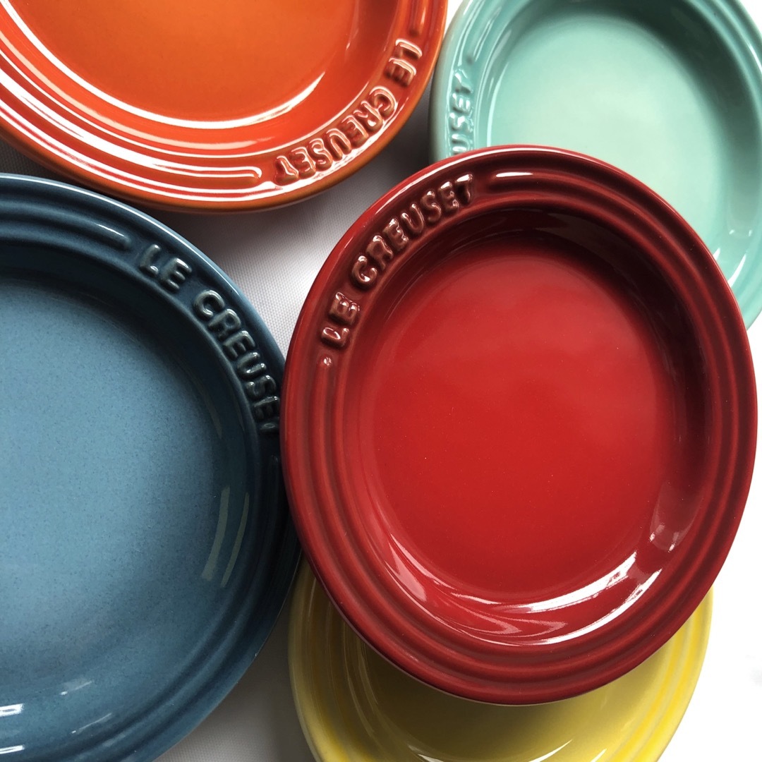 LE CREUSET(ルクルーゼ)のル・クルーゼ　ミニ・ラウンド・プレート(レインボー) 5枚セット【新品/未使用】 インテリア/住まい/日用品のキッチン/食器(食器)の商品写真