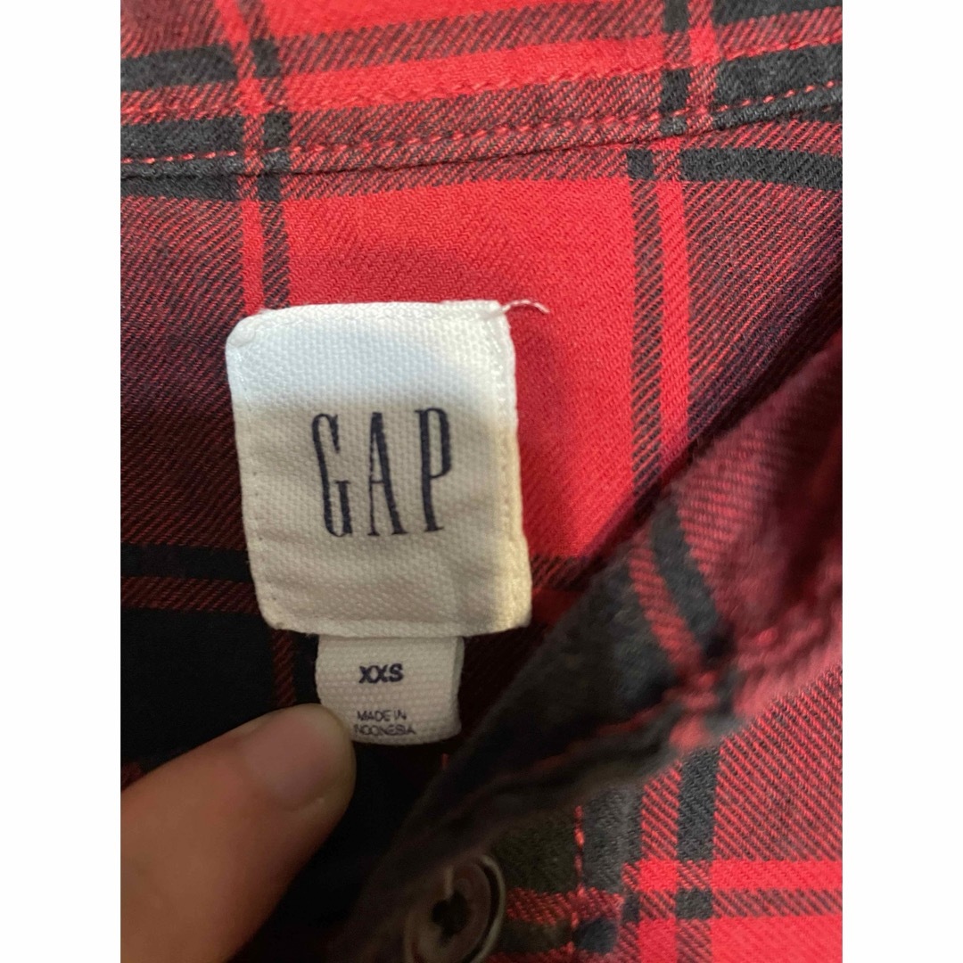 GAP(ギャップ)のネルシャツ　赤　チェック　GAP　XXSサイズ メンズのトップス(シャツ)の商品写真