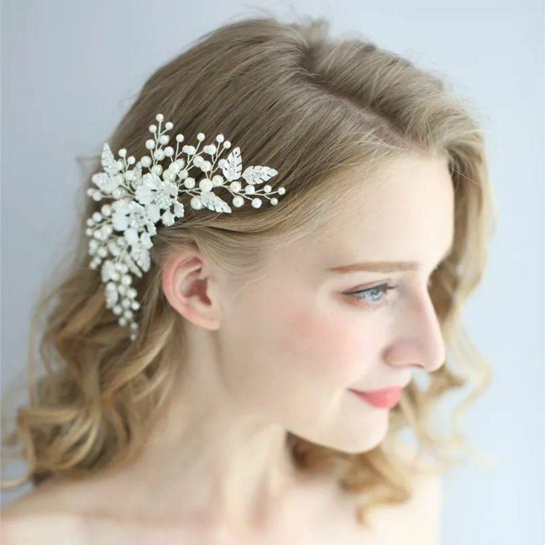 シルバー　ヘッドドレス　ブライダル　結婚式　ヘアアクセサリー　髪飾り　花柄　和装 レディースのフォーマル/ドレス(ウェディングドレス)の商品写真