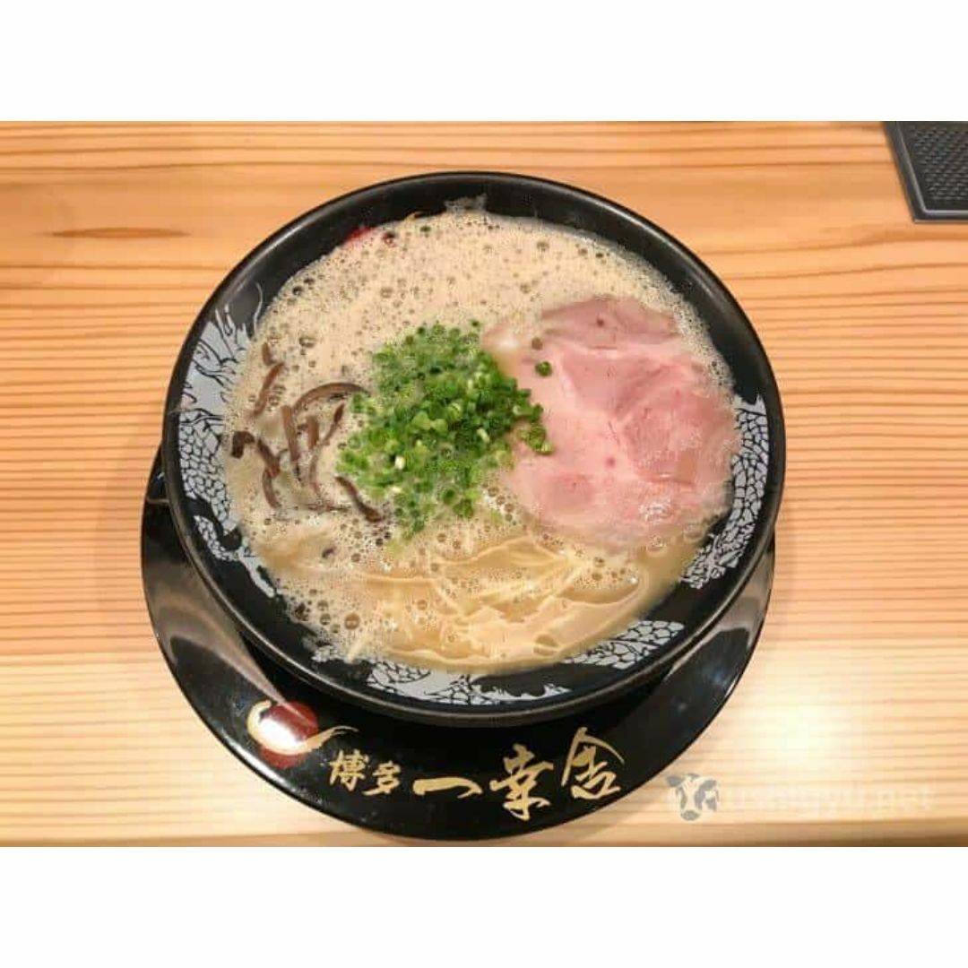 激安1箱買人気　おすすめ　一幸舎 　監修味　博多豚骨ラーメン 行列のできる有名店 食品/飲料/酒の食品(麺類)の商品写真