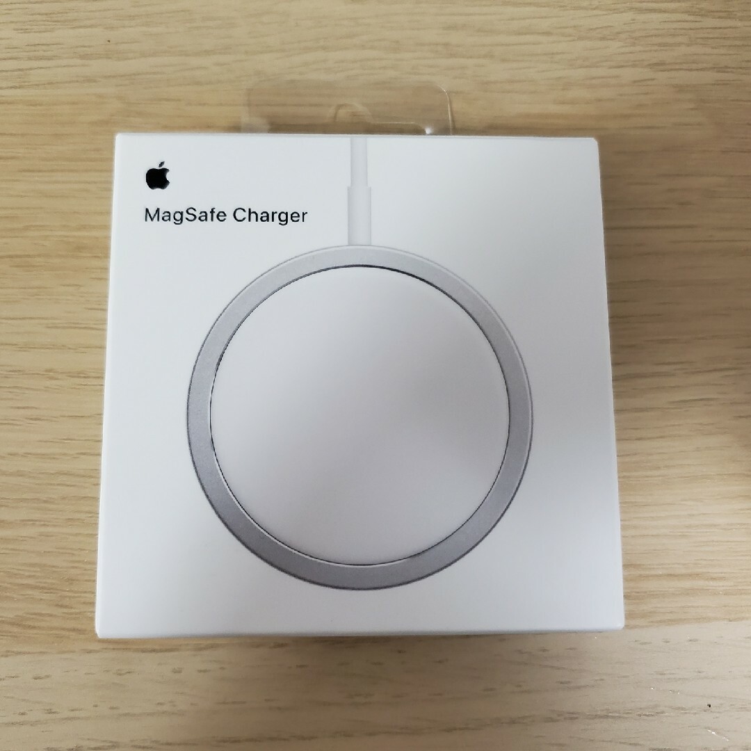 Apple(アップル)のApple MagSafe充電器 MHXH3AM/A スマホ/家電/カメラのスマートフォン/携帯電話(バッテリー/充電器)の商品写真