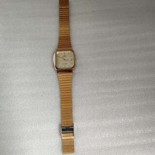 カシオ(CASIO)のCASIO　スタンダード　ウォッチ　ゴールド　未使用　正常稼働品(腕時計(アナログ))