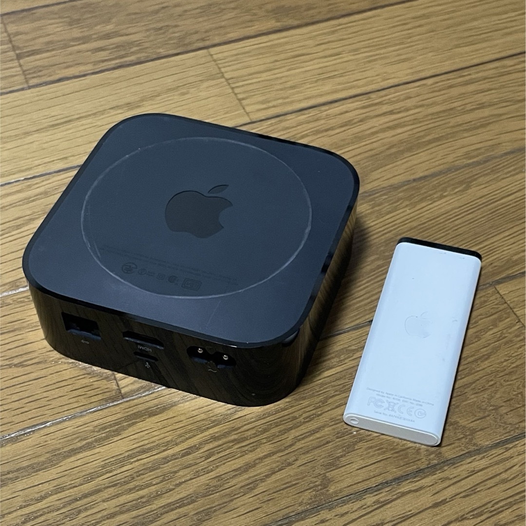 Apple(アップル)のApple TV 第4世代 32GB MGY52J/A（A1625）キズあり スマホ/家電/カメラのテレビ/映像機器(その他)の商品写真