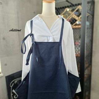 【背中がかわいい】エプロンドレス：ネイビー：コットン【0712】(キッチン小物)