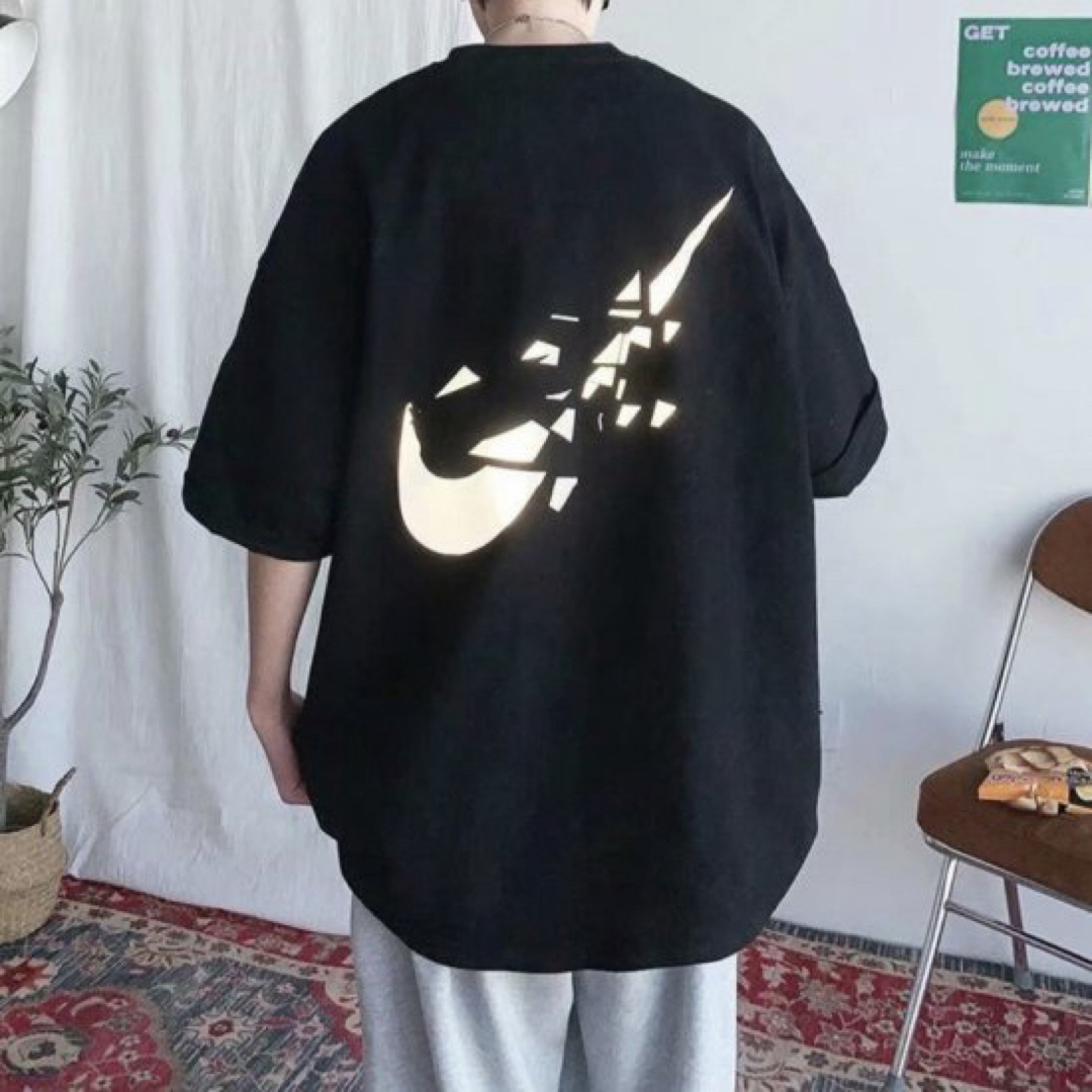 NEWタイプ 光る バックロゴ 反射ビッグサイズ Tシャツ ブラック　3XL メンズのトップス(Tシャツ/カットソー(半袖/袖なし))の商品写真