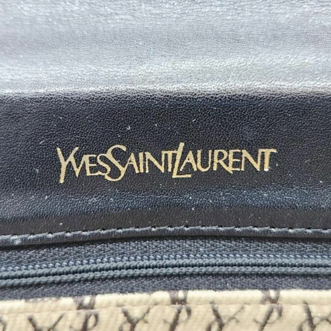 Yves Saint Laurent(イヴサンローラン)のサンローラン クラッチバッグ YSLロゴ エンボス 外ポケット フォーマル 本革 レディースのバッグ(クラッチバッグ)の商品写真