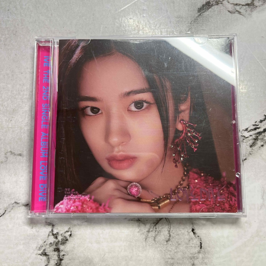 IVE(アイヴ)のIVE love dive  アルバム　ユジン　デジパ　jewel ケース エンタメ/ホビーのCD(K-POP/アジア)の商品写真
