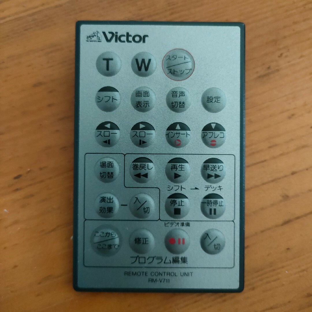 ビクタービデオリモコンRM-V711 スマホ/家電/カメラのオーディオ機器(ラジオ)の商品写真