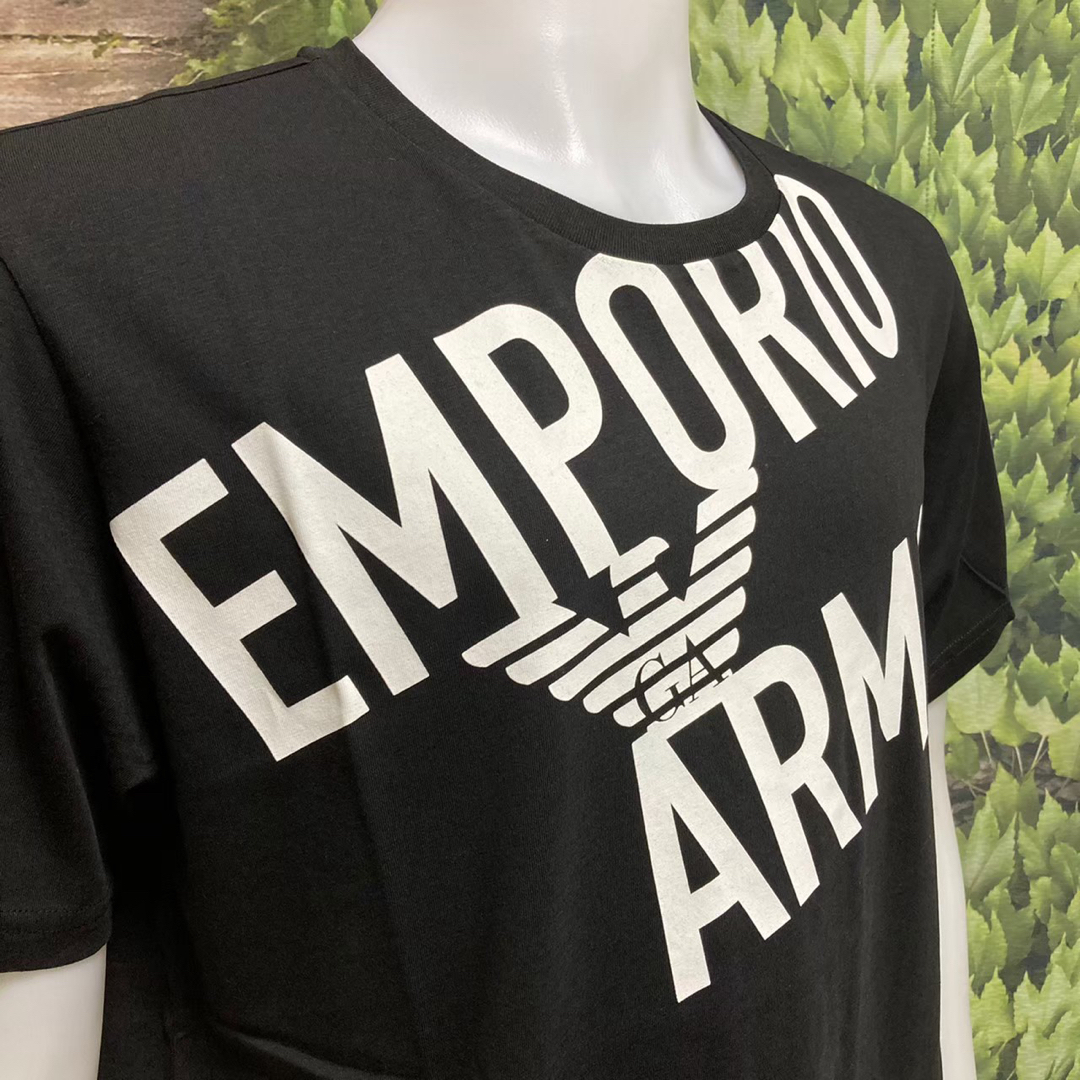 Emporio Armani(エンポリオアルマーニ)の【未使用】23春夏エンポリオアルマーニロゴ半袖 Tシャツ（黒） メンズのトップス(Tシャツ/カットソー(半袖/袖なし))の商品写真