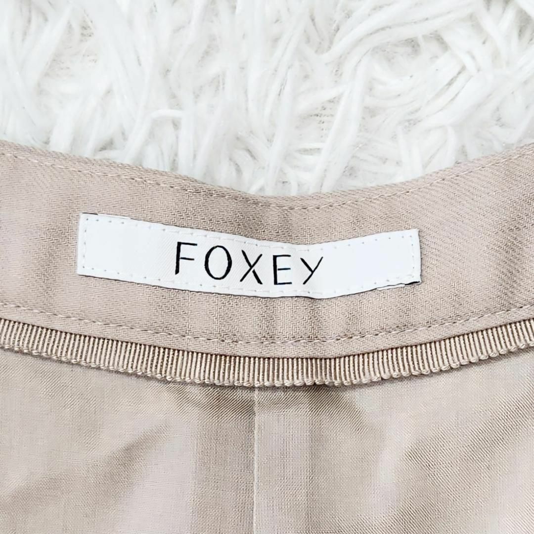 FOXEY(フォクシー)の極美品 フォクシー ワイドパンツ 38 Mサイズ フレア 伸縮性 グレージュ レディースのパンツ(カジュアルパンツ)の商品写真