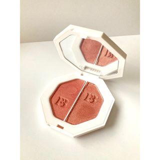 セフォラ(Sephora)のFENTY BEAUTY ハイライト チーク レッド系(フェイスカラー)