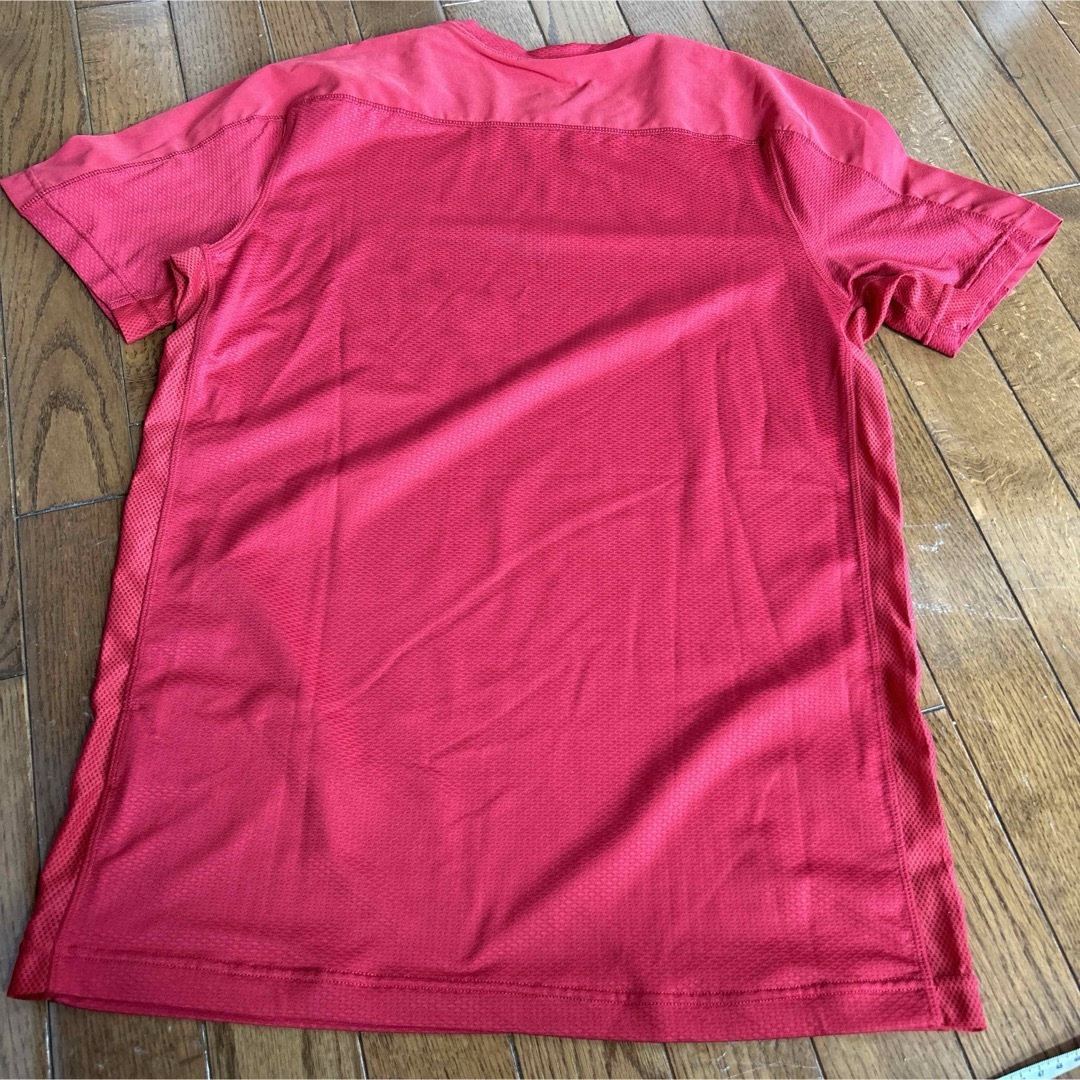 NIKE(ナイキ)のナイキ　速乾性  Tシャツ　レディース　L  赤 レディースのトップス(Tシャツ(半袖/袖なし))の商品写真