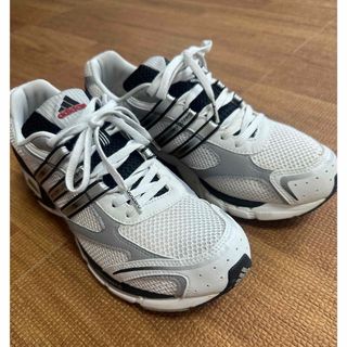 アディダス(adidas)のadidasスニーカー(スニーカー)