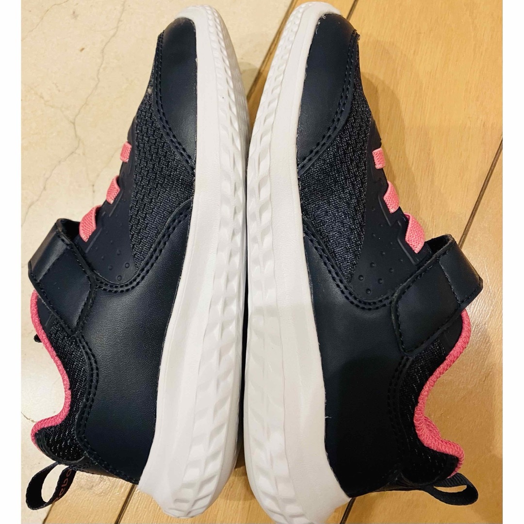 Reebok(リーボック)のリーボック スニーカー 17cm 黒・ピンク キッズ/ベビー/マタニティのキッズ靴/シューズ(15cm~)(スニーカー)の商品写真