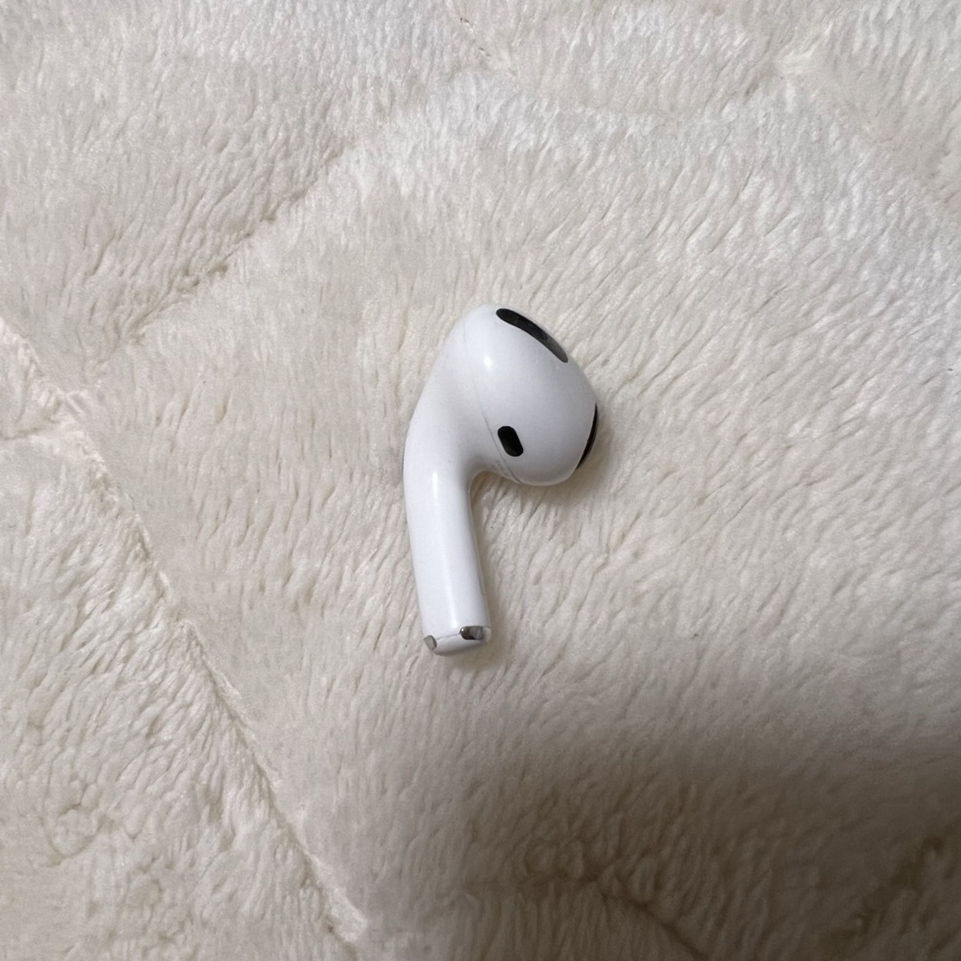 Apple(アップル)のAirPods Pro 第1世代 片耳 【左耳のみ】 スマホ/家電/カメラのオーディオ機器(ヘッドフォン/イヤフォン)の商品写真