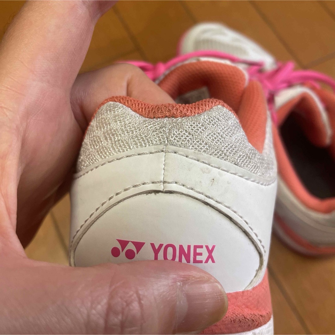 YONEX(ヨネックス)の美品ヨネックスバドミントンシューズ女子中学生レディース23 スポーツ/アウトドアのスポーツ/アウトドア その他(バドミントン)の商品写真