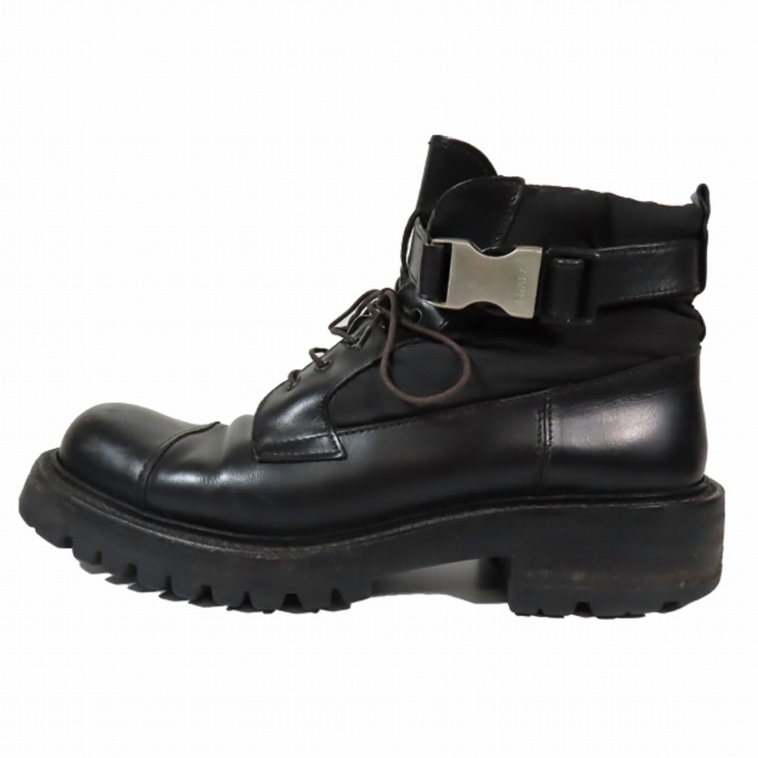 PRADA(プラダ)のプラダ PRADA ロゴバックルベルト ショートブーツ シューズ 黒 メンズの靴/シューズ(ブーツ)の商品写真