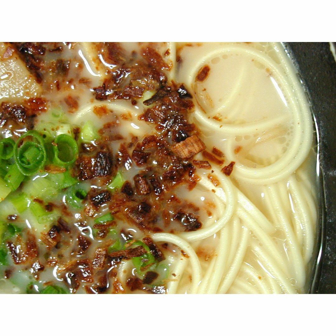 うまかよー　鹿児島黒豚 とんこつラーメン焦がしネギ入り　おすすめ　旨い 食品/飲料/酒の食品(麺類)の商品写真