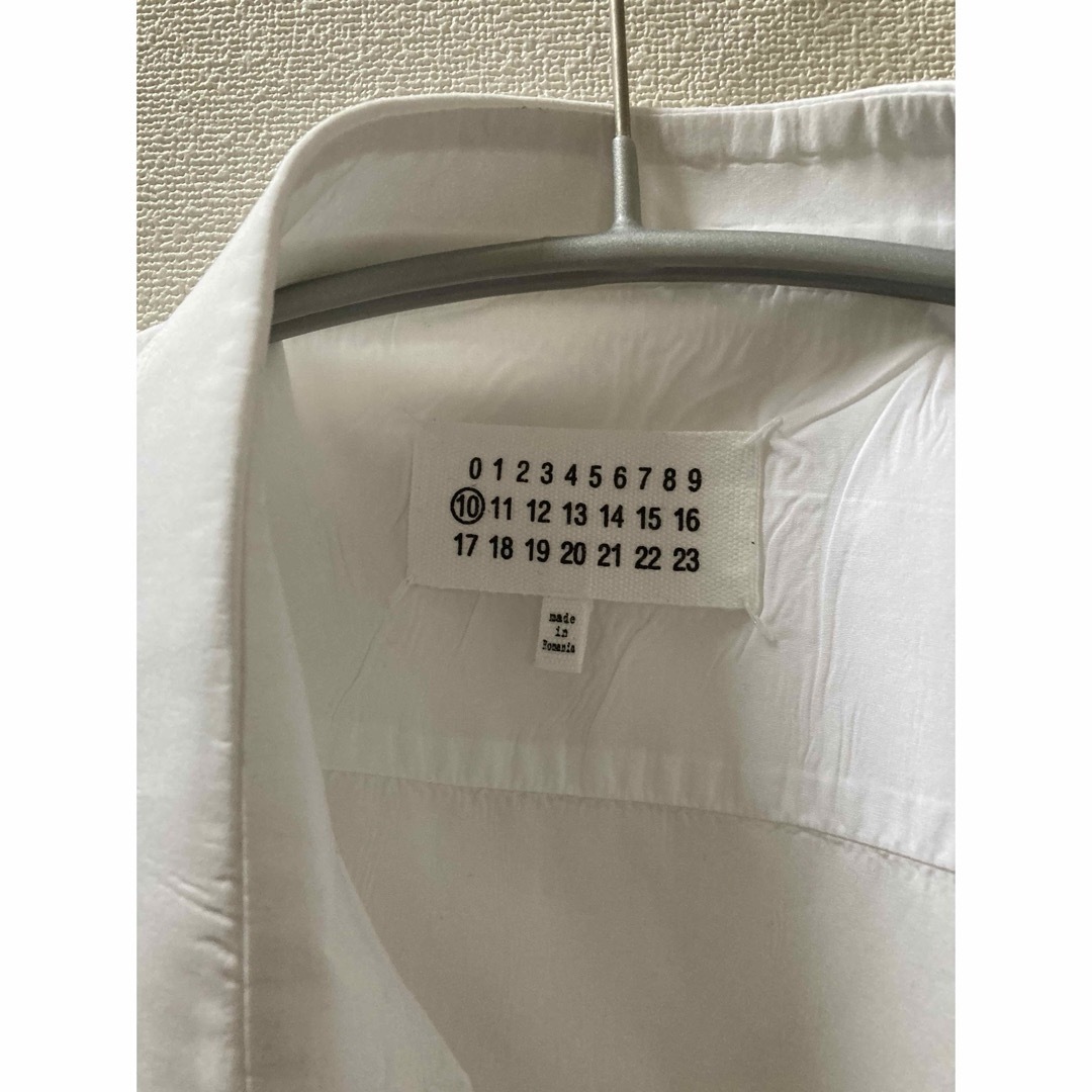 Maison Martin Margiela(マルタンマルジェラ)のマルジェラ　10 胸ポケット　白シャツ　maison Margiela ボタン メンズのトップス(シャツ)の商品写真