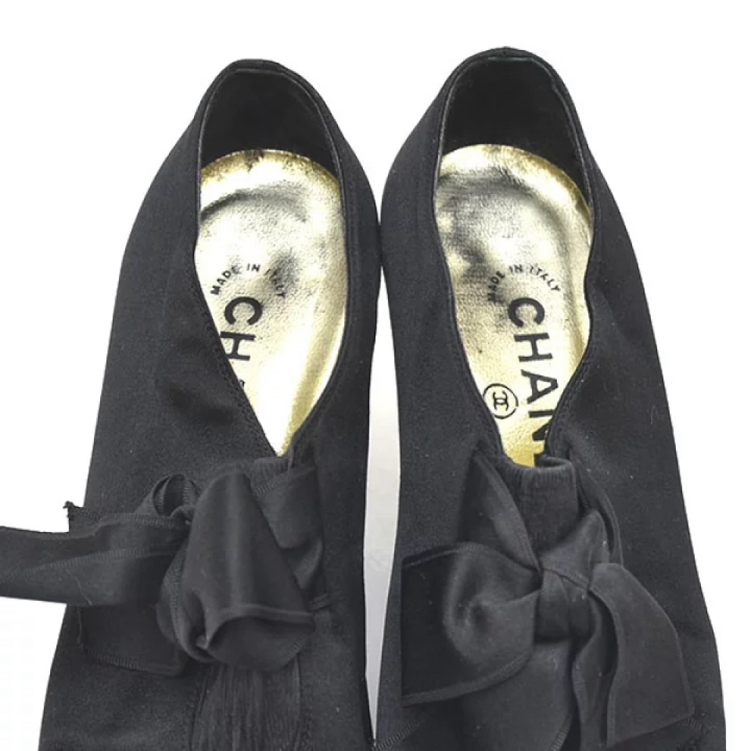 CHANEL(シャネル)のシャネル CHANEL リボン サテン ブーツ ブーティー ブラック 黒 レディースの靴/シューズ(ハイヒール/パンプス)の商品写真
