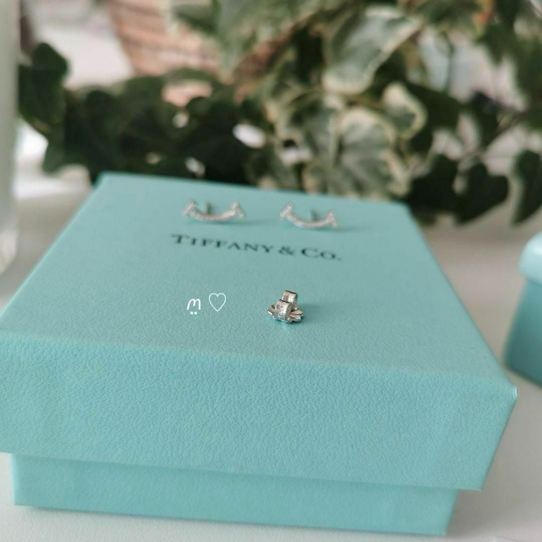 Tiffany & Co.(ティファニー)のティファニー　Tスマイルダイヤモンドピアス　Ꮶ18ホワイトゴールド　現行販売品 レディースのアクセサリー(ピアス)の商品写真