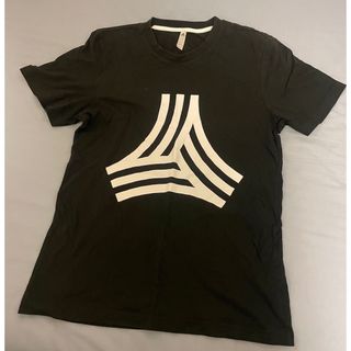 アディダス(adidas)のadidas Tシャツ(Tシャツ/カットソー(半袖/袖なし))