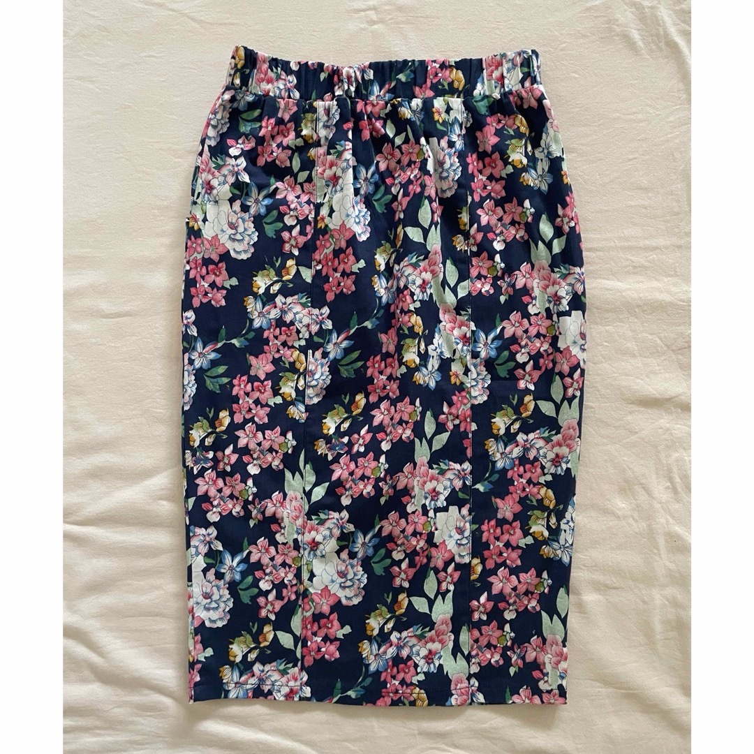 【新品未使用】タグ付！花柄のひざ丈スカート レディースのスカート(ひざ丈スカート)の商品写真