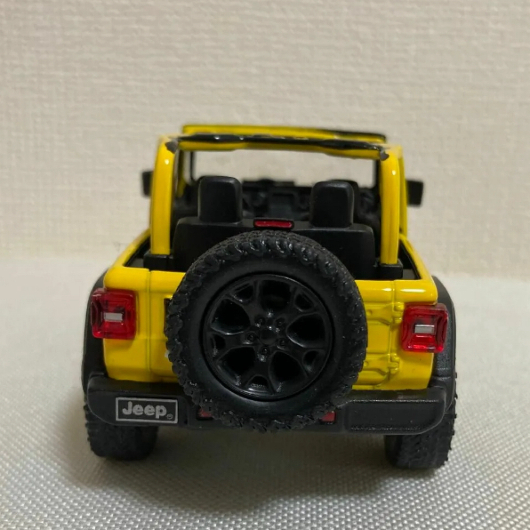 2018 Jeep Wrangler ミニカー　イエロー　プルバックカー エンタメ/ホビーのおもちゃ/ぬいぐるみ(ミニカー)の商品写真