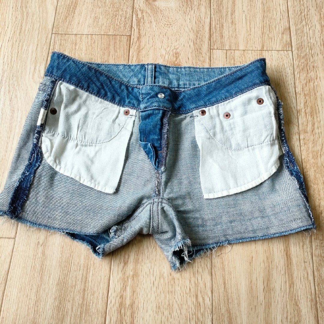 GAP(ギャップ)のGap 裾切りっぱなしデニムショートパンツ レディースのパンツ(ショートパンツ)の商品写真