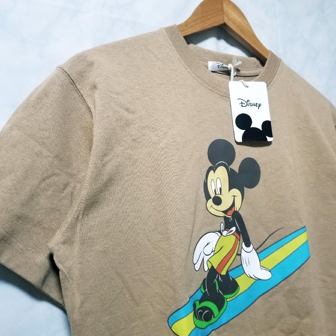 Disney(ディズニー)の新品　ディズニー　ミッキーマウス　Tシャツ　サーフィン　ベージュ　フリーサイズ メンズのトップス(Tシャツ/カットソー(半袖/袖なし))の商品写真