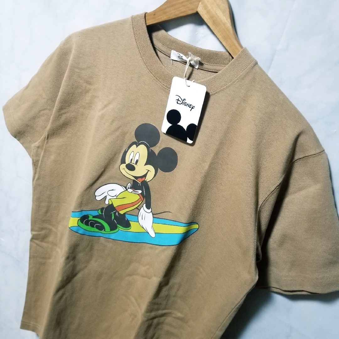 Disney(ディズニー)の新品　ディズニー　ミッキーマウス　Tシャツ　サーフィン　ベージュ　フリーサイズ メンズのトップス(Tシャツ/カットソー(半袖/袖なし))の商品写真